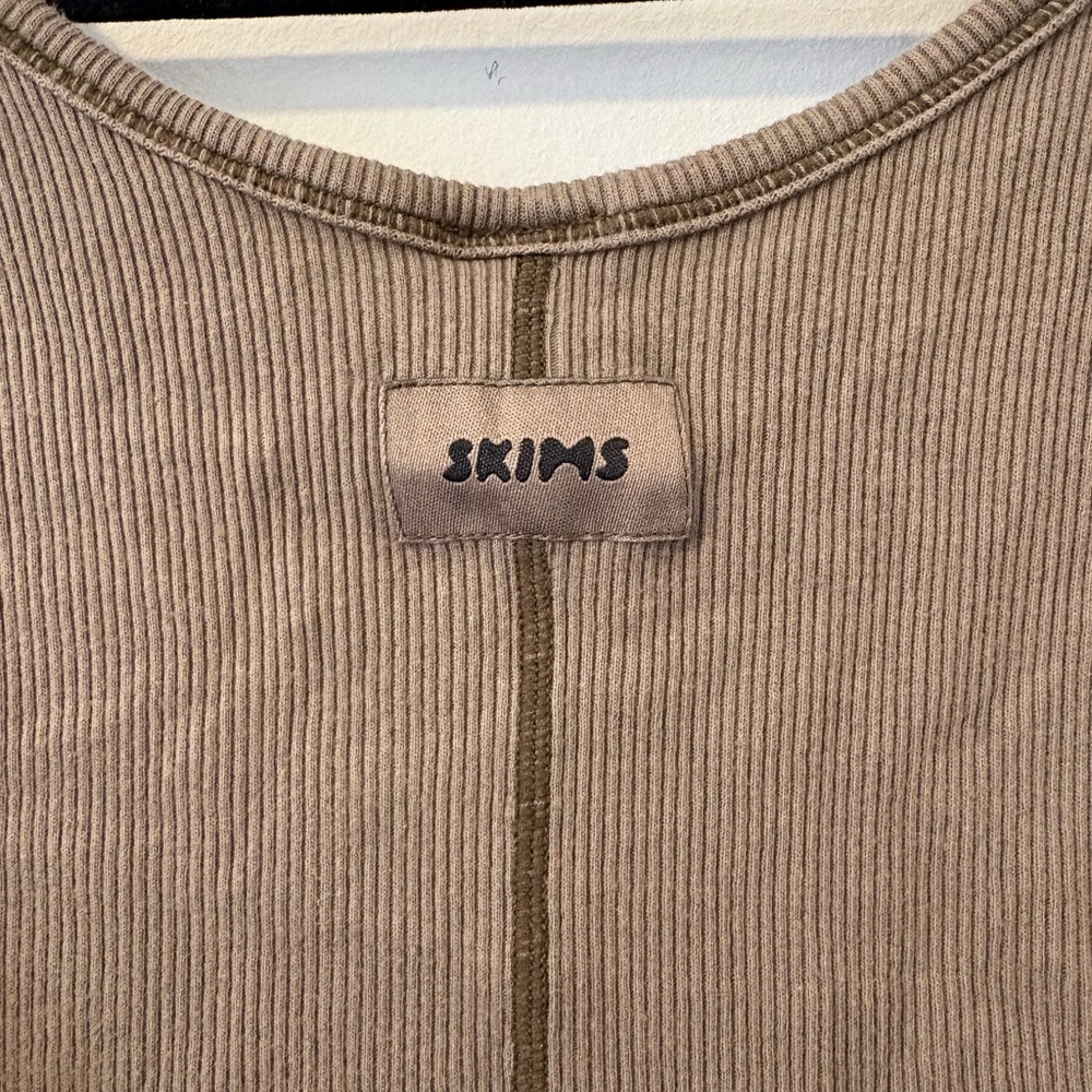 SKIMS Cotton Rib Tank Army Green Small - Picture 5 of 5